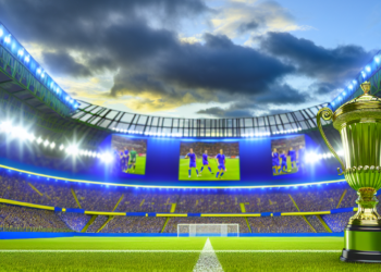 El delantero del Atlético Alexander Sörloth (d) celebra tras marcar el cuarto gol del Atlético de Madrid, durante el partido de ida de las semifinales de la Copa del Rey ante el Barcelona este martes.