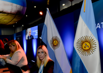 Telefónica vende su filial argentina a Telecom Argentina por 1,245 millones de dólares