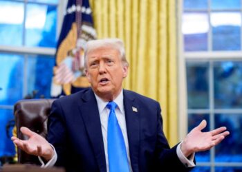 Trump cumple amenaza y firma memorándum para introducir sus aranceles recíprocos