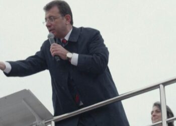 El alcalde opositor a Erdogan es encarcelado en medio de manifestaciones masivas en Turquía