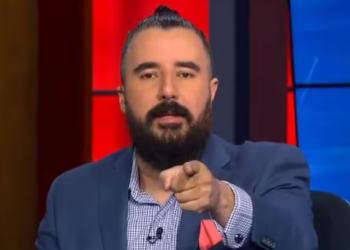 Álvaro Morales da la bienvenida a José Ramón Fernández en programa y lanza dardo a Faitelson