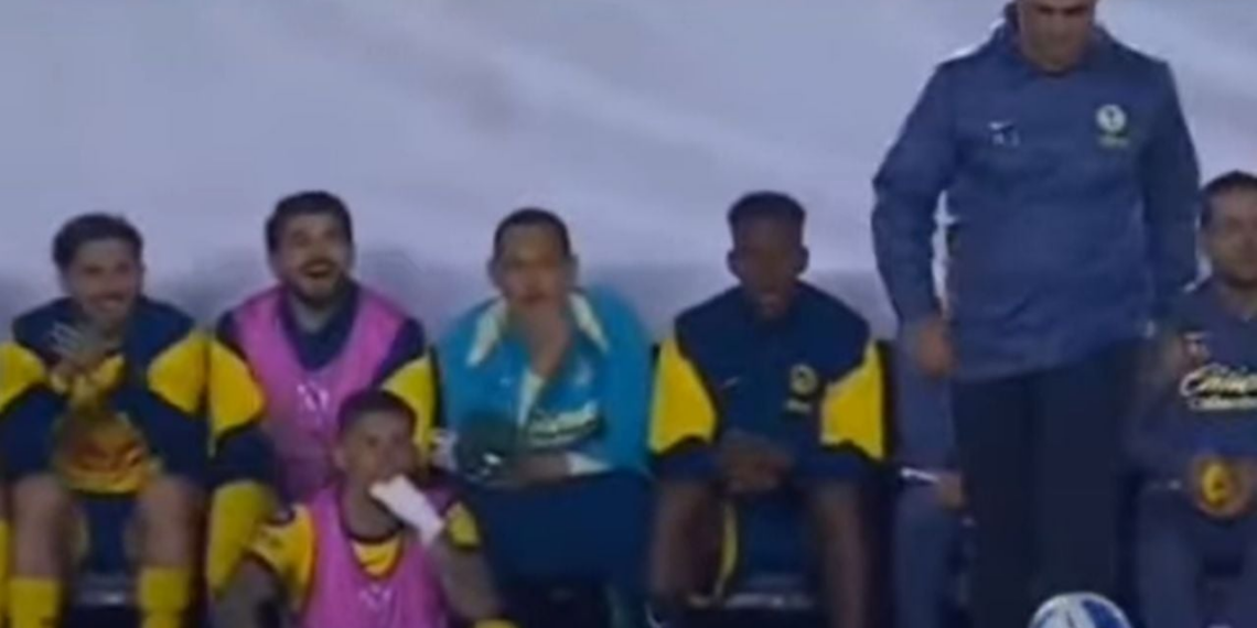 Video: André Jardine deja con el OJO CUADRADO a jugadores del América por su DOMINIO del balón