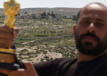 Cineasta palestino ganador del Óscar fue agredido por colonos israelíes tras recibir su premio