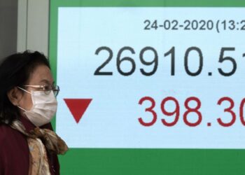 Coronavirus impacta a los mercados y tumba al peso