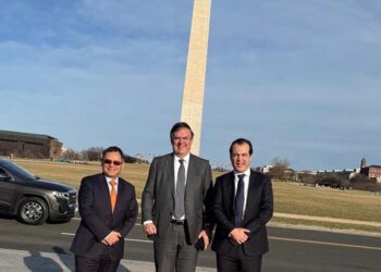 Ebrard y su equipo llegan a Washinton para negociar sobre aranceles de EU al acero y aluminio