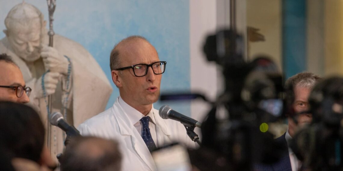 El médico del Papa Francisco: Llegamos a pensar que no lo lograríamos