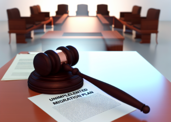 no podrá ejecutar este plan contra migrantes, ordena un juez