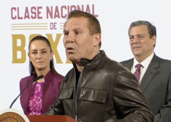 El legendario boxeador Julio César Chávez lamenta ante Claudia Sheinbaum el problema de la drogadicción en México: “Hay mucho fentanilo que mata”