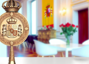 Karla Sofía Gascón gana premio en España por Emilia Pérez; pide “más amor y menos odio”