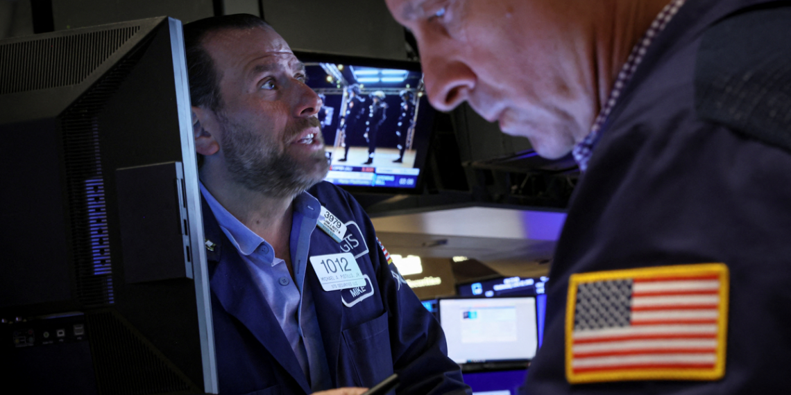 Wall Street retrocede con la atención en los aranceles de Trump; destaca caída de Nvidia