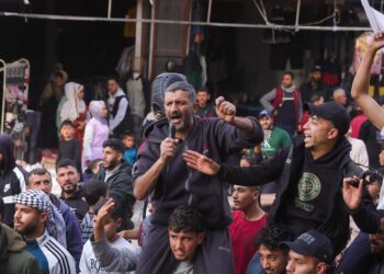 Miles de palestinos vuelven a protestar contra Hamás en Gaza – DW – 26/03/2025