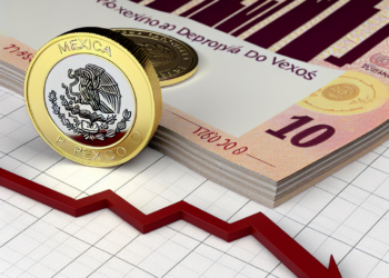 Peso mexicano tiembla ante aranceles; dólar se vende en más de 21 pesos en ventanillas