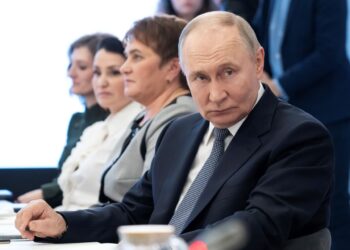 La Jornada - Putin acusa a Macron de ser un Napoleón Bonaparte o Hitler