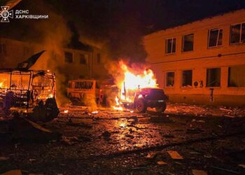 La Jornada - Rusia y Ucrania lanzan ataques aéreos en medio de conversaciones de alto al fuego