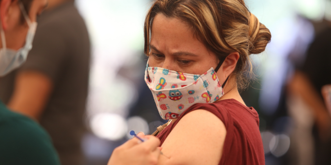 A cinco años de la pandemia ¿Debo seguir vacunándome contra el Covid-19?