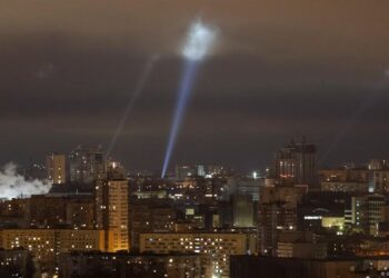 Zelenski acusa a Rusia de no buscar “paz real” tras ataques – DW – 26/03/2025