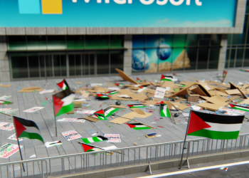 Las mujeres fueron sacadas del show donde estaba presente Bill Gates.