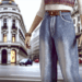 Cómo llevar mom jeans de los 80 en Primavera-Verano 2025