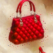 Claves de estilo para combinar un bolso rojo a los 50