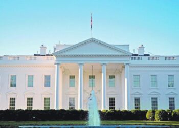 Estados Unidos lanza sitio web sobre Covid-19 con críticas a la OMS, Biden y Fauci