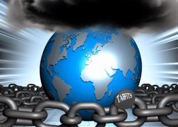 Economía mundial tendrá menor crecimiento por guerra arancelaria: Fitch