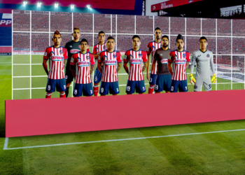 Gerardo Espinoza se siente fuerte para seguir en Chivas