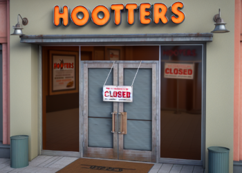 Hooters suspende el vuelo: la famosa cadena de alitas se declara en quiebra