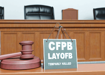 Jueza de EU bloquea temporalmente despidos en la Oficina de Protección Financiera del Consumidor