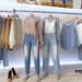 Las blusas más bonitas para lucir con jeans anchos de mezclilla clara en abril 2025