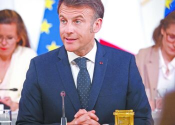 Macron pide suspender inversiones europeas en EU