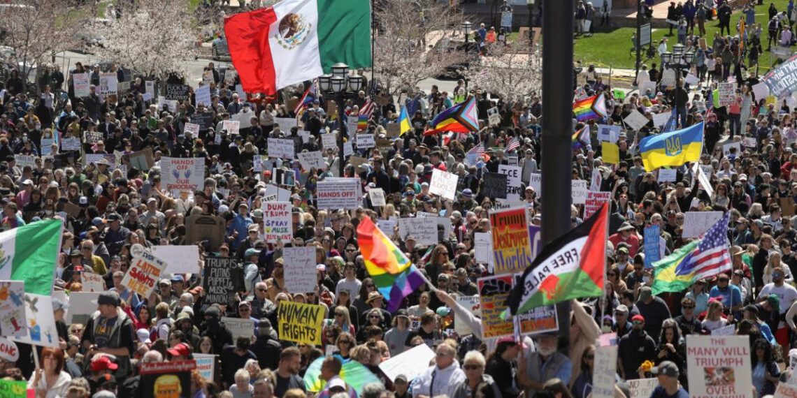 Manifestantes contra Trump se concentran en Washington y otras ciudades de EU