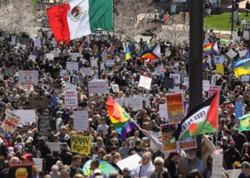 Manifestantes contra Trump se concentran en Washington y otras ciudades de EU