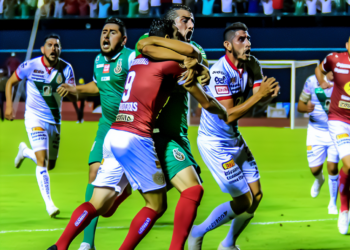 Querétaro vence a Santos de último minuto y mantiene viva la esperanza de Play-in