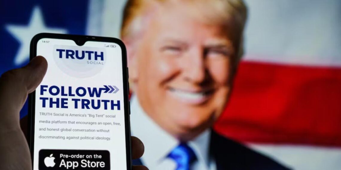 Truth Social se desploma en Bolsa tras anuncio de Trump de vender sus acciones