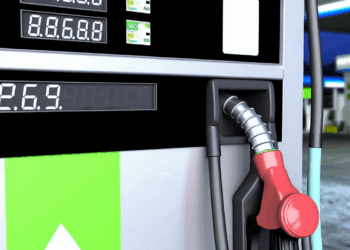¿Cómo es mejor cargar gasolina por litros o por pesos?