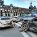 Coche cae dentro de la Plaza Lilas en la CDMX; hay una mujer lesionada – El Financiero