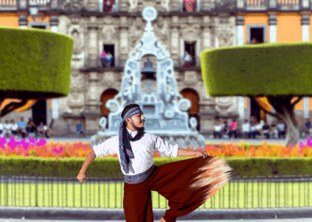 Alexis Vega baila ‘sin pantalones’ en los festejos de Toluca por el título