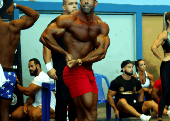 Muere culturista brasileño de 30 años en plena competencia; el evento continuó pese a la tragedia