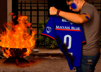 Aficionado de Cruz Azul quema su playera y renuncia al equipo tras eliminación