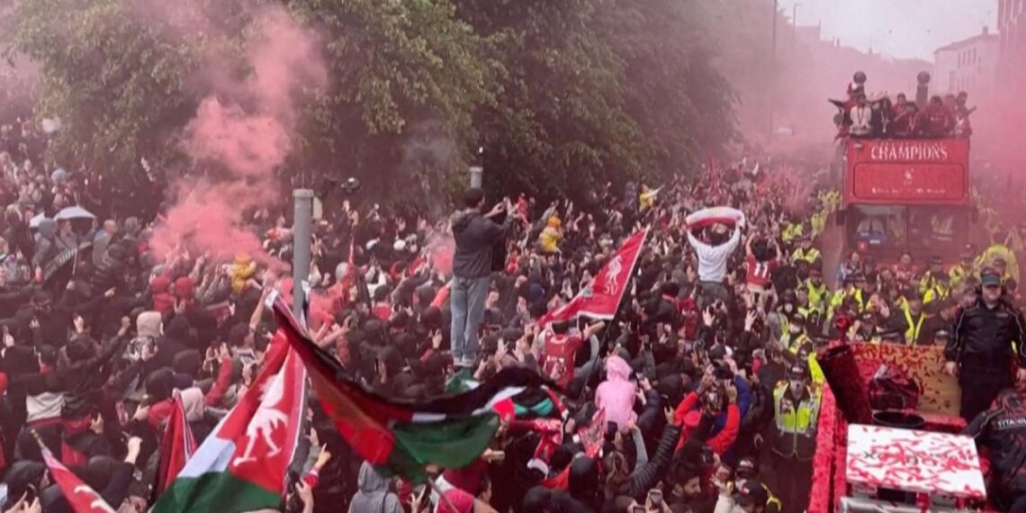 Celebración del Liverpool FC termina con cuatro personas hospitalizadas