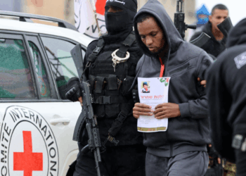 Terroristas de Hamás liberan a rehén de EU