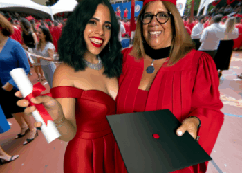 La reina Letizia y la infanta Sofía celebran su graduación con un traje color rojo a juego