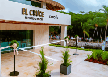 Mara Lezama da toque de salida a 1,502 participantes de “El Cruce”, evento de aguas abiertas en Cancún