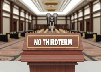 Trump dice que no busca tercer mandato presidencial sino cumplir "cuatro grandes años"