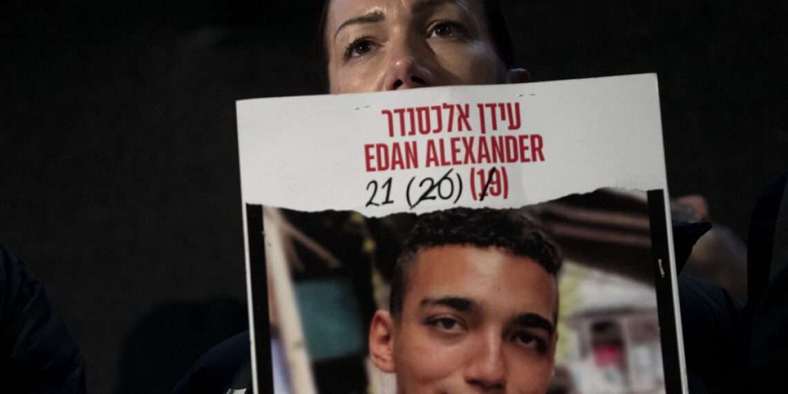 Trump dice que Hamás ha aceptado liberar al último rehén estadounidense-israelí vivo en Gaza