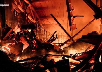 Ucrania dice que sufrió bombardeo ruso sin precedentes, tras críticas de Trump a Putin