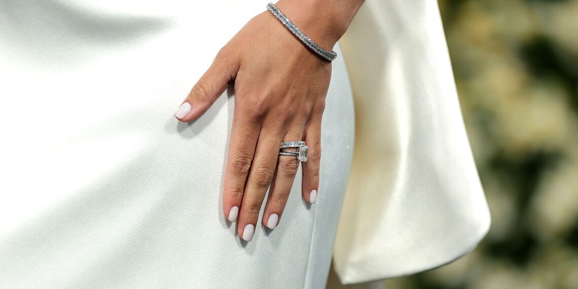 Las uñas de las celebridades en la MET Gala 2025: nude, french y cromo