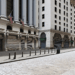 Wall Street retrocede; mercado reacciona a rebaja de nota crediticia de Estados Unidos