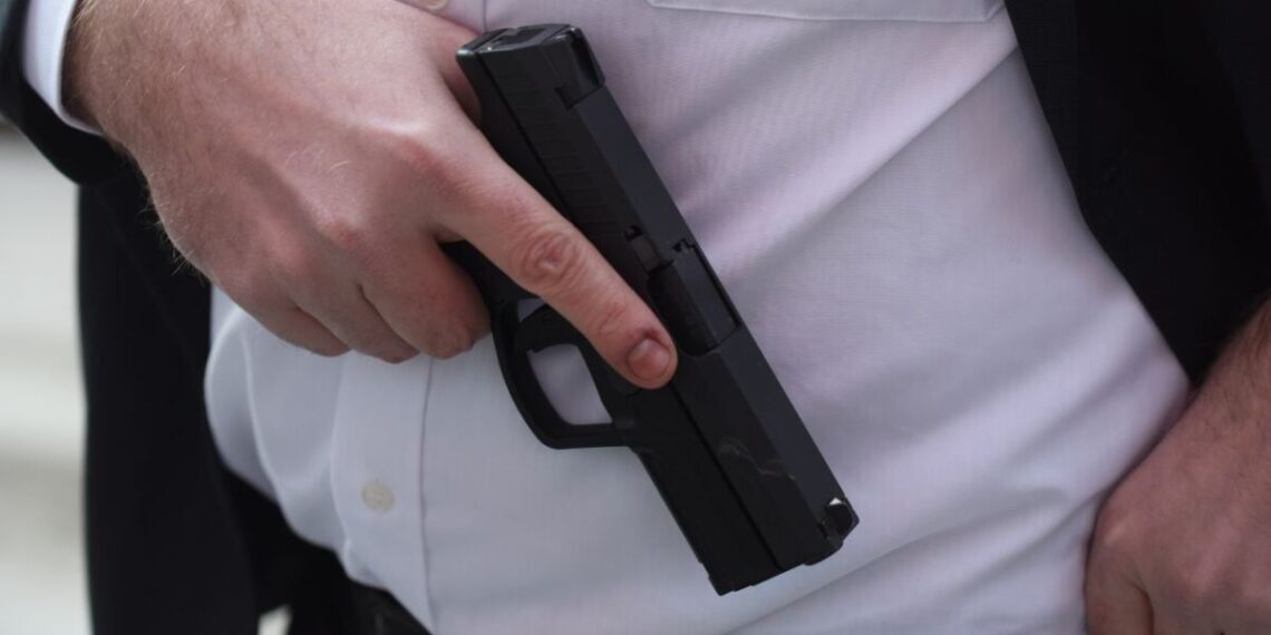 Con balazos, insultos y rehenes, asaltantes roban una verdulería en Valle de Chalco, Edomex