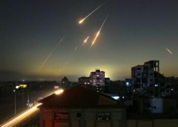 Fuego israelí mata a 35 personas en Gaza; afirman que víctimas estaban en centro humanitario